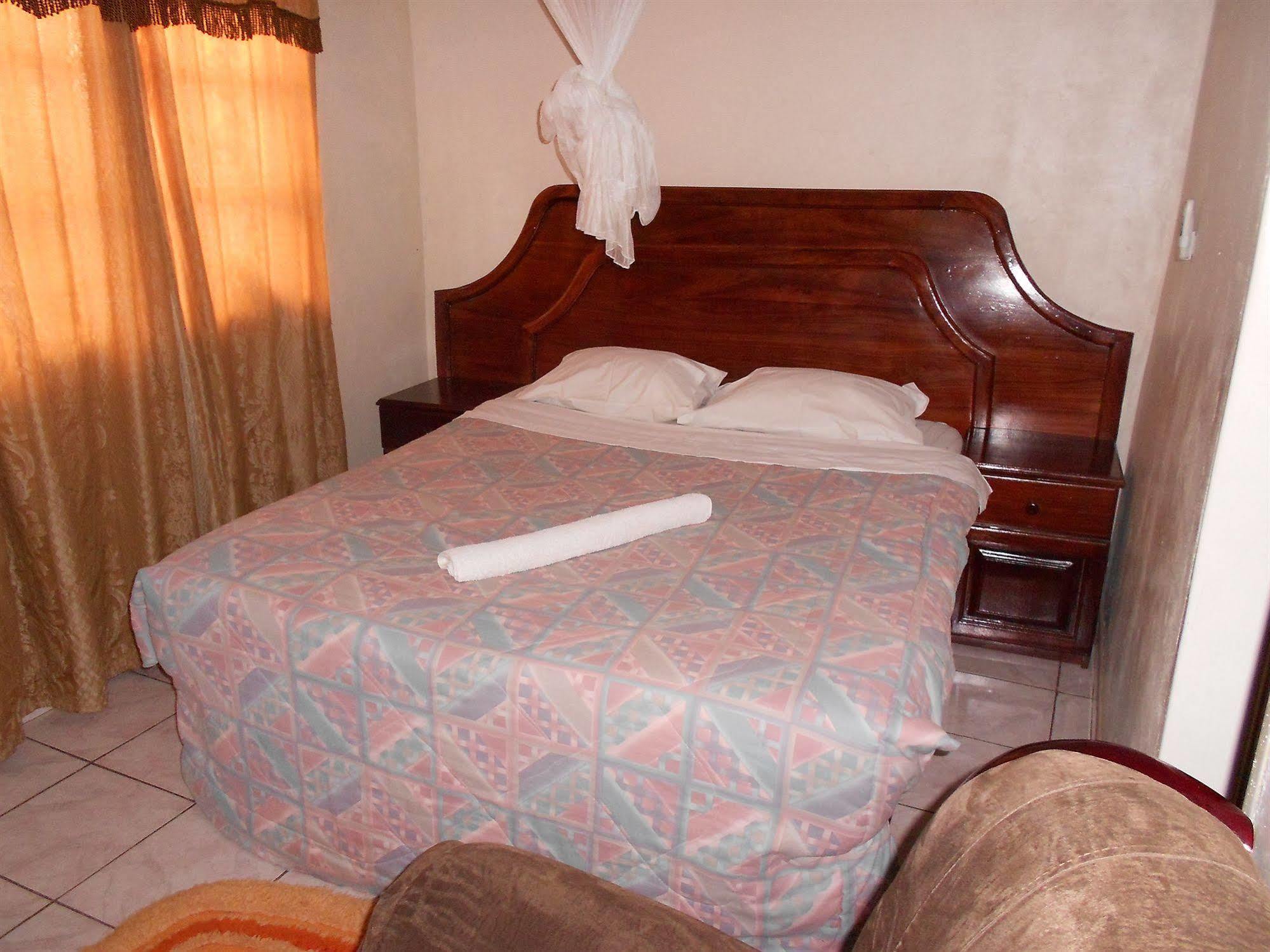 Comfort Corner Guesthouse ลิฟวิงสโตน ภายนอก รูปภาพ