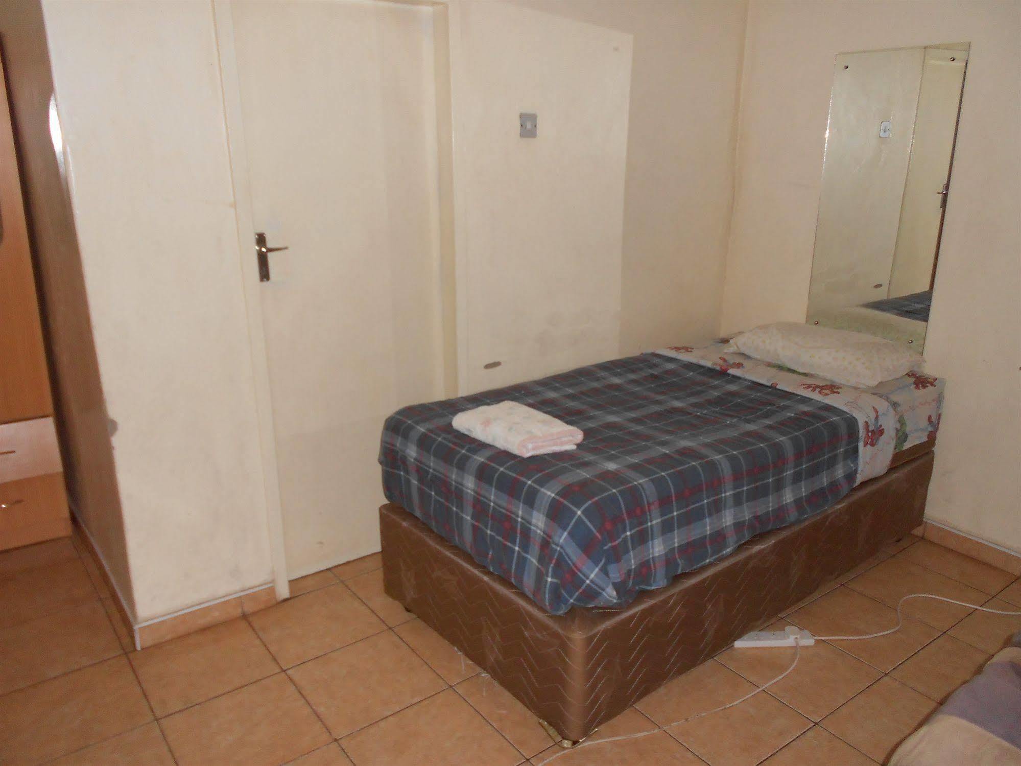 Comfort Corner Guesthouse ลิฟวิงสโตน ภายนอก รูปภาพ