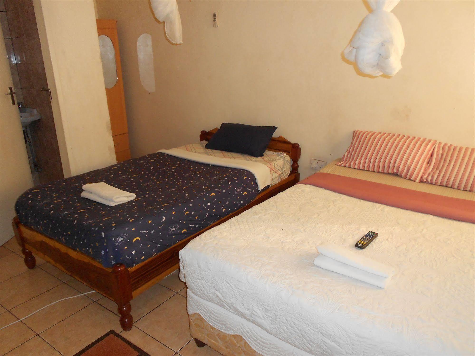 Comfort Corner Guesthouse ลิฟวิงสโตน ภายนอก รูปภาพ