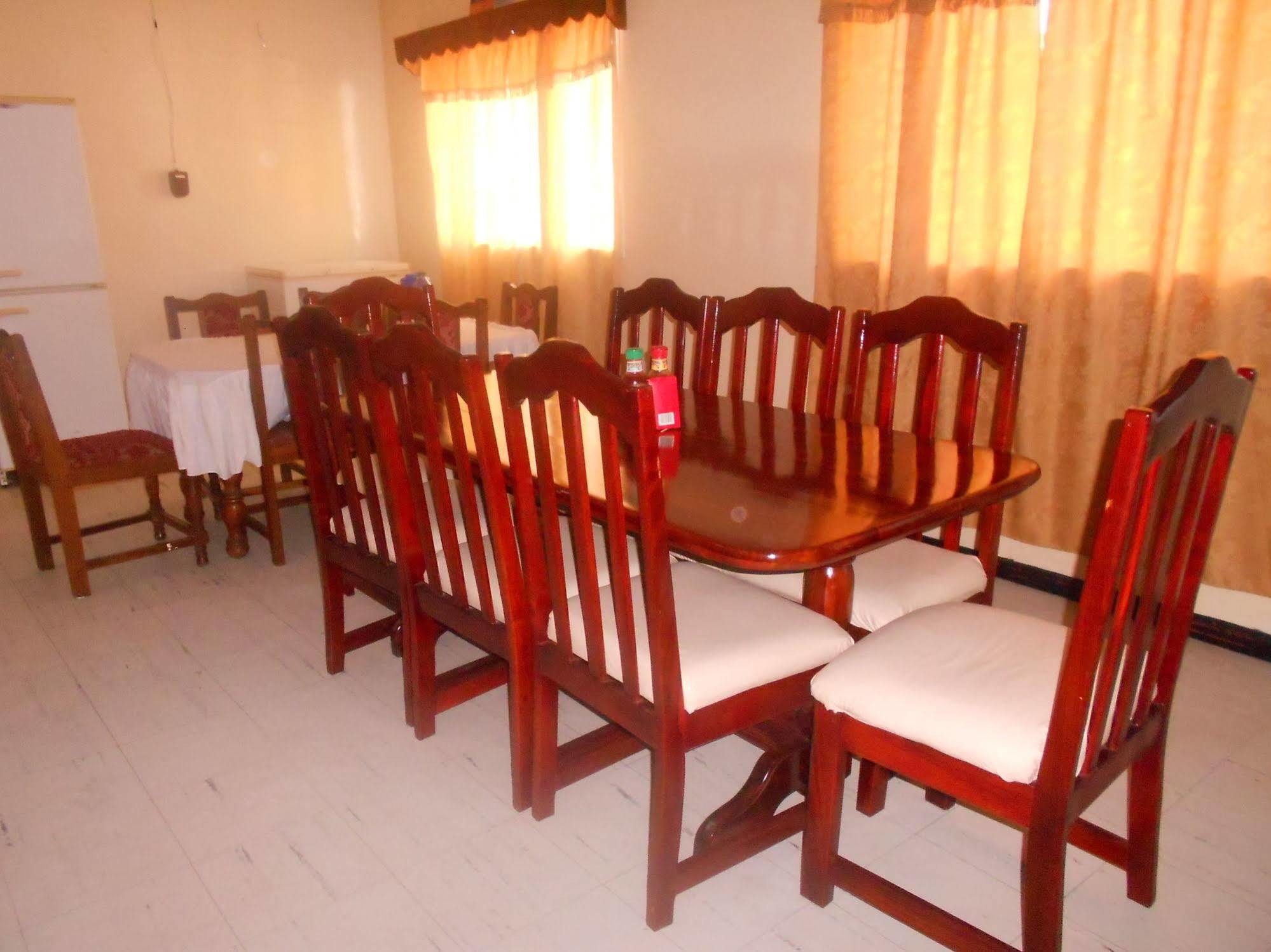 Comfort Corner Guesthouse ลิฟวิงสโตน ภายนอก รูปภาพ