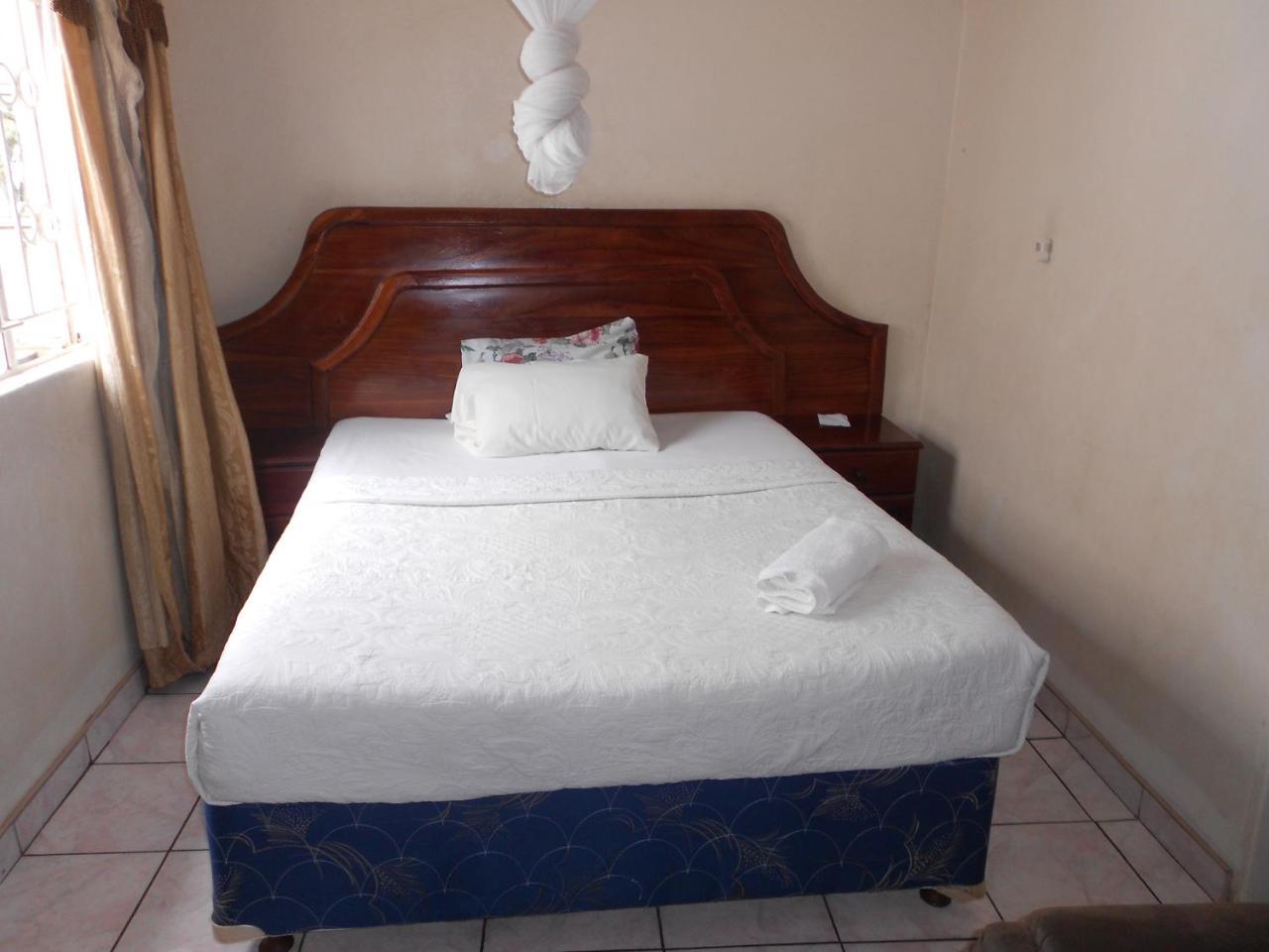 Comfort Corner Guesthouse ลิฟวิงสโตน ภายนอก รูปภาพ